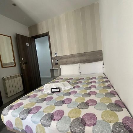 Hostal Abril Madrid Exteriér fotografie