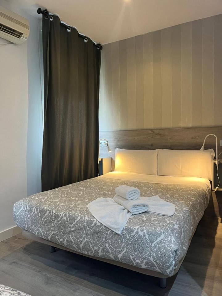 Hostal Abril Madrid Exteriér fotografie