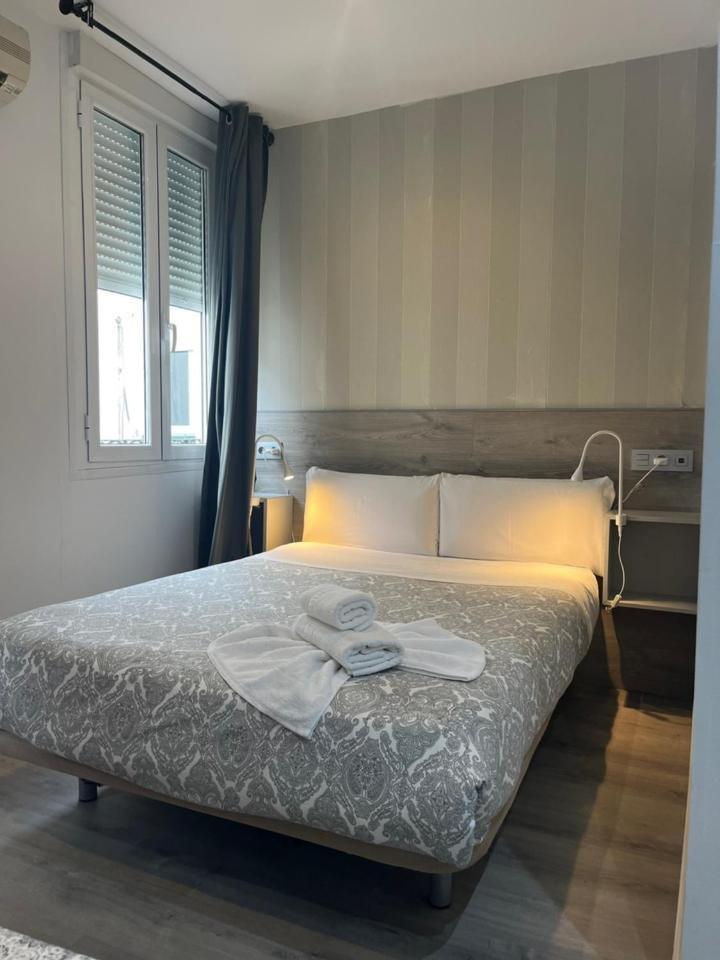 Hostal Abril Madrid Exteriér fotografie